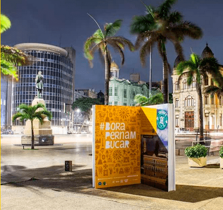 Marketing experience com o Passaporte Gigante montado no Marco Zero, em Recife.